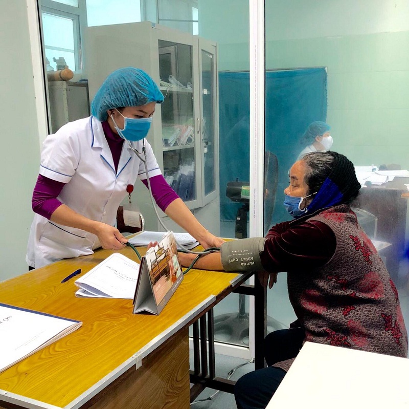 Người mắc các bệnh mạn tính chủ động phòng bệnh Covid 19