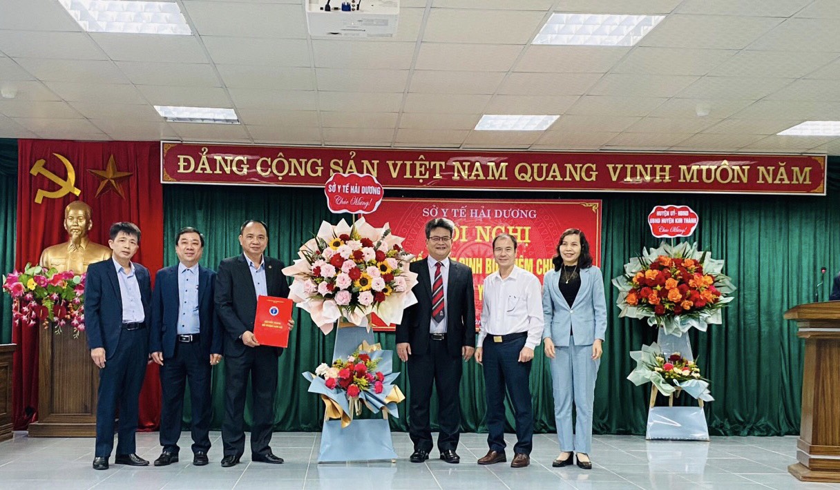 Trung tâm Y tế huyện Kim Thành công bố giám đốc mới