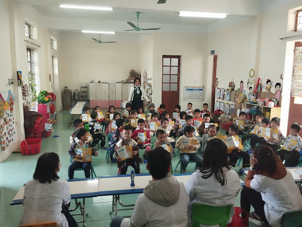 TRÊN 8.000 CHÁU TẠI CÁC TRƯỜNG MẦM NON TRÊN ĐỊA BÀN HUYỆN ĐƯỢC KHÁM PHÁT HIỆN BỆNH  VÀ QUẢN LÝ SỨC KHỎE